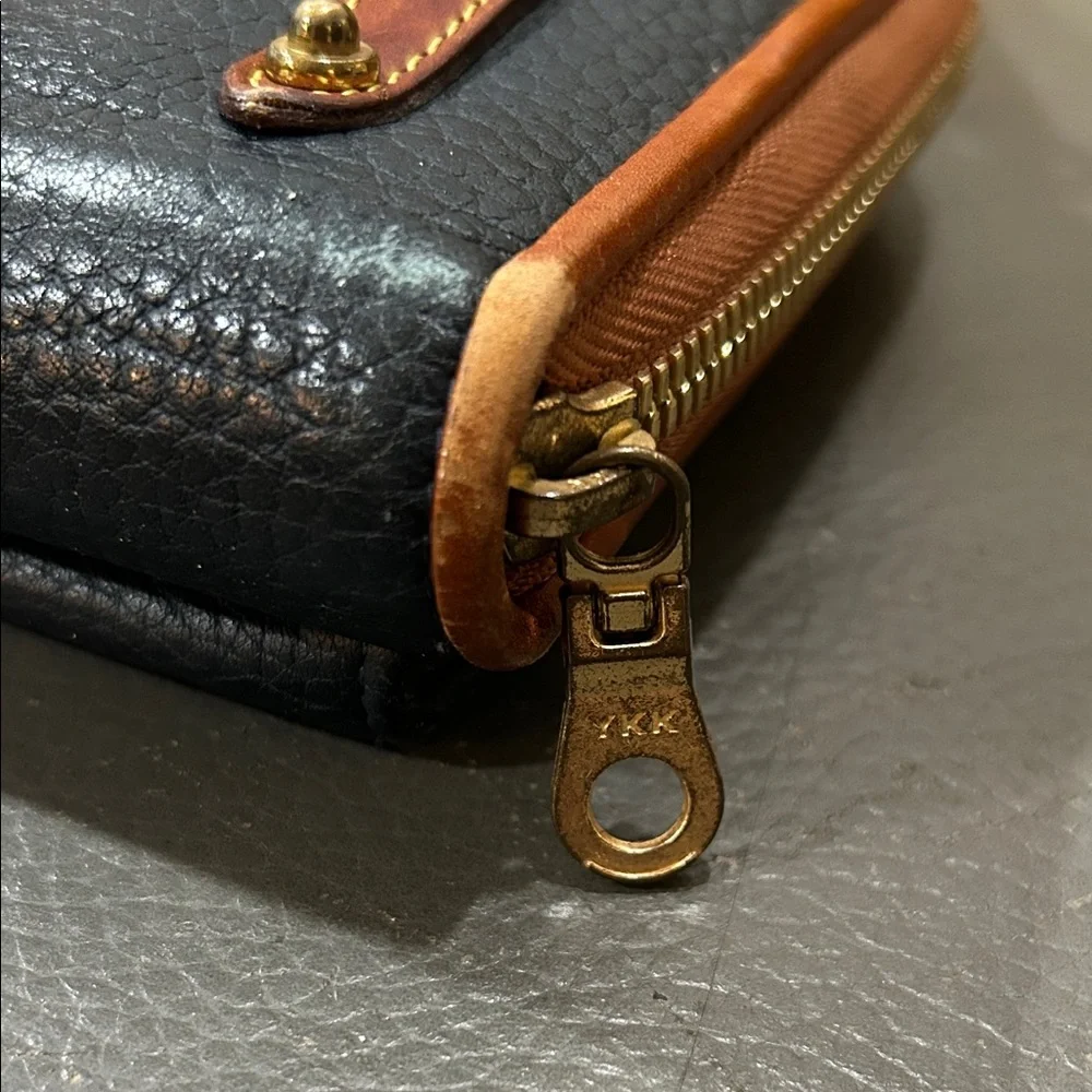 Vintage Dooney & Bourke All-Weather Leather Zip Along Crossbody Wallet - Picture 9 of 16